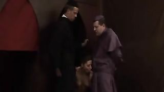 Ragazza scopata dal prete e dal vescovo