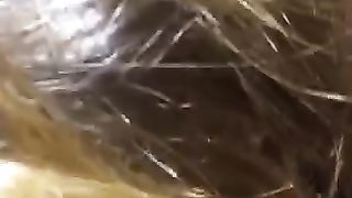 Prende a colpi di cazzo in faccia la fidanzata cagna