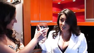 Ninfomania Sofia Cucci lesbo Amirah Adara