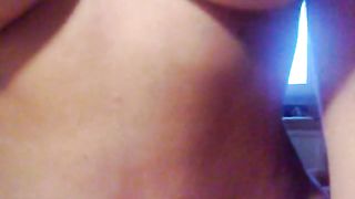 La moglie popputa cavalca il suo cazzo