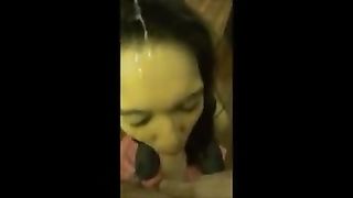 Sborra in faccia alla fidanzatina cinese 18enne