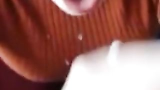 Forti schizzi di sborra sugli occhiali