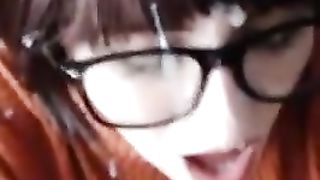 Anteprima del video: Forti schizzi di sborra sugli occhiali