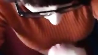 Forti schizzi di sborra sugli occhiali