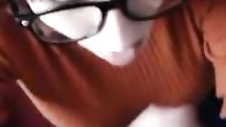 Forti schizzi di sborra sugli occhiali