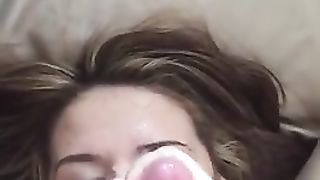 Scopa la bocca della EX e le eiacula in faccia