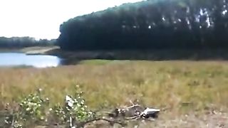 Pompino outdoor di una fidanzata diciottenne