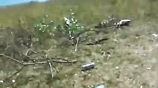 Pompino outdoor di una fidanzata diciottenne