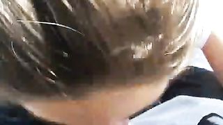 Pompino outdoor di una fidanzata diciottenne