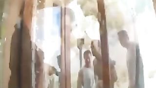 4 cazzi per una MILF annoiata