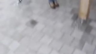 Pompino tedesco in una toilette pubblica