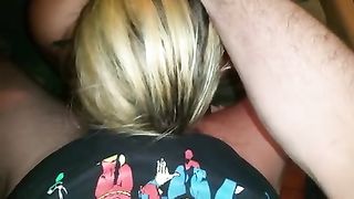 Sesso con la scopamica bionda tatuata