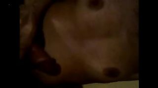 Mia moglie mi sega ed io le sborro sulle tette