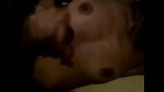 Mia moglie mi sega ed io le sborro sulle tette