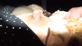 Abusa della sorellina giapponese che dorme