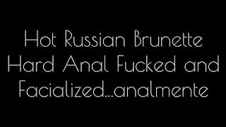 Nel culo di una bellissima brunetta russa