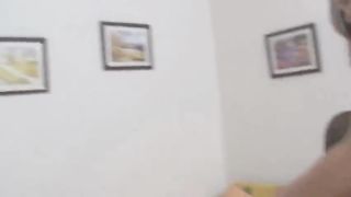 Sesso a tre per coppia di maiali milanesi