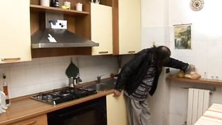 La borghesotta si fa inculare dal barbone