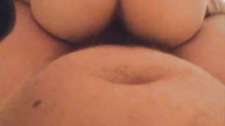 Scopa la moglie sottomessa e le sborra le chiappe