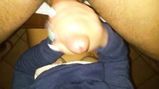 Seghetta con sborrata sulle mani di mia moglie