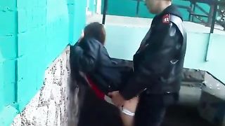 Scopata in pubblico a 90 con ragazzina ubriaca