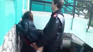 Scopata in pubblico a 90 con ragazzina ubriaca