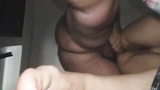 Il mio amico scopa mia moglie col cazzo grosso mentre guardo