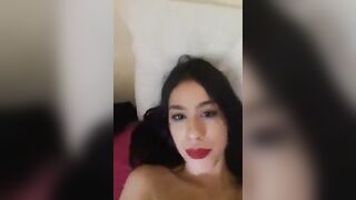 Napoletana diciottenne tettona si mostra in diretta
