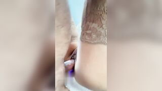 Moglie porca in doppia penetrazione e carsex all'aperto