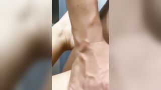 La moglie filma mentre il marito la sbatte a pecorina