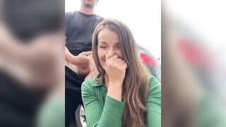 Coppia si ferma in parcheggio per pompino e anale ma arriva gente