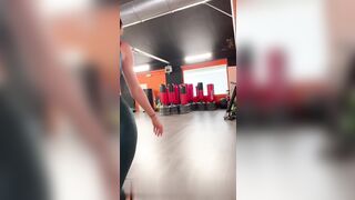 La ragazza scopata in palestra dal biondino famoso