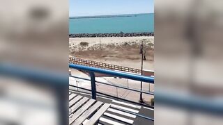 Moglie bionda sul terrazzo: pompino e SCOPATA in vacanza