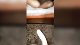 Due amiche si leccano e poi succhiano il CAZZO dell'amico
