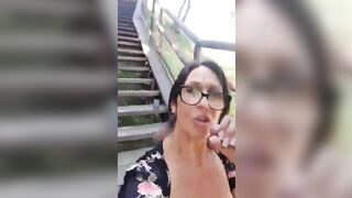 Milf in live: pompino al guardone prima che arrivino tutti