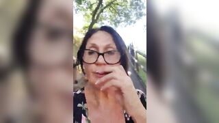 Milf in live: pompino al guardone prima che arrivino tutti
