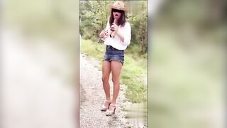 Moglie porca col dildo: si espone e cerca cazzo GROSSO