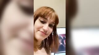 Due napoletane in live gli fanno vedere le tette