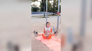 Anteprima del video: In diretta la moglie si spoglia e si palpa senza VERGOGNA