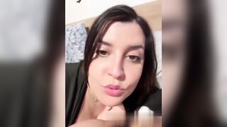Fidanzata tettona gli lecca il CULO e parla sporco