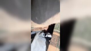 In macchina la morettina lo succhia e lo CAVALCA