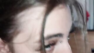 La bionda tatuata si fa sbattere davanti al CORNUTO