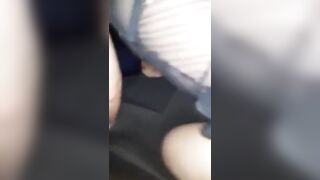 In auto il ragazzino sbatte la moglie del CORNUTO