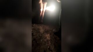 Anteprima del video: Il cornuto la porta al parcheggio a PRENDERE cazzi