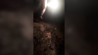 Il cornuto la porta al parcheggio a PRENDERE cazzi