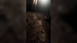 Il cornuto la porta al parcheggio a PRENDERE cazzi