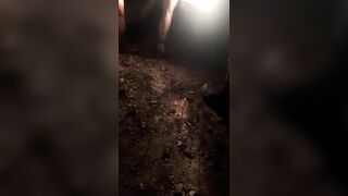 Il cornuto la porta al parcheggio a PRENDERE cazzi