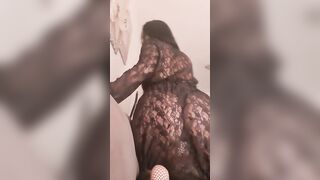 La mora tettona è AFFAMATA di cazzo