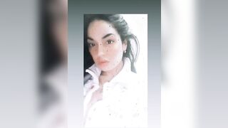 Teen tira fuori le tette e chiede SBORRA