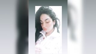 Teen tira fuori le tette e chiede SBORRA
